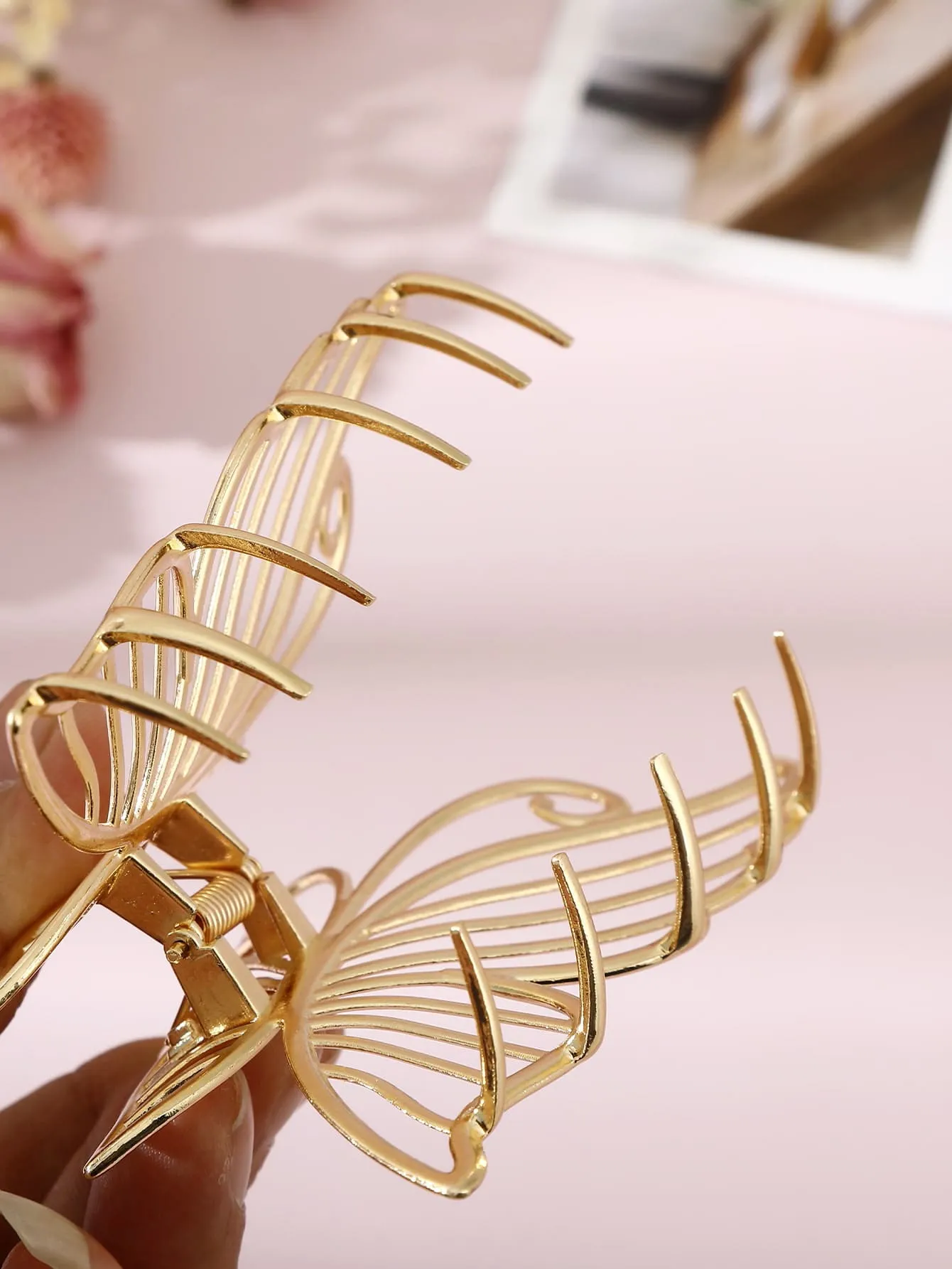 1pc Hollow Out Butterfly Design Hair Claw