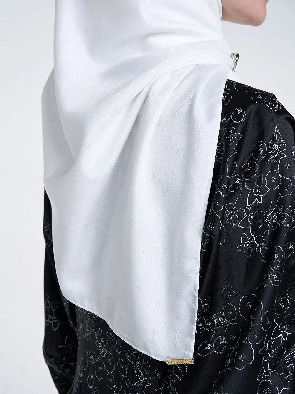 AIRY JACQUARD VOILE SCARF PLAIN BROKEN WHITE