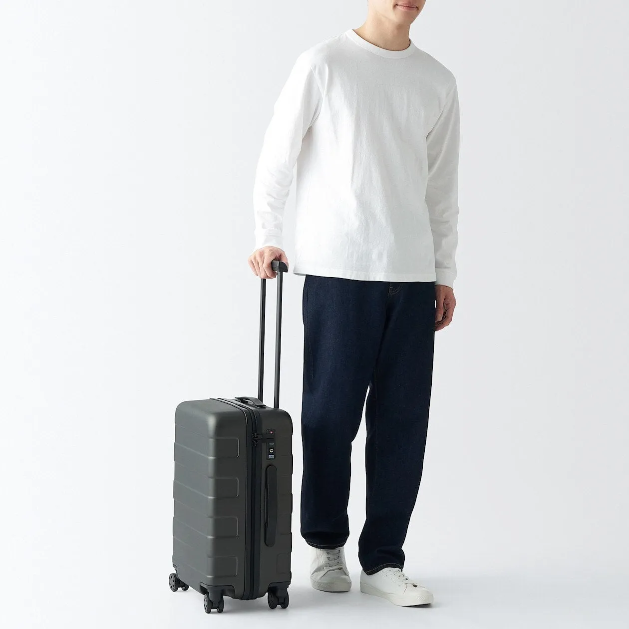 Hard Shell Suitcase - 36L (54cm)