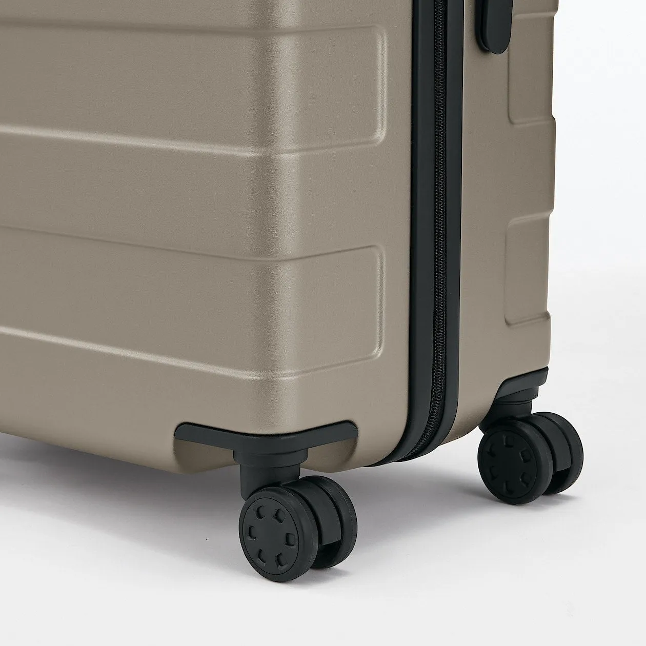 Hard Shell Suitcase - 75L (71.5cm)