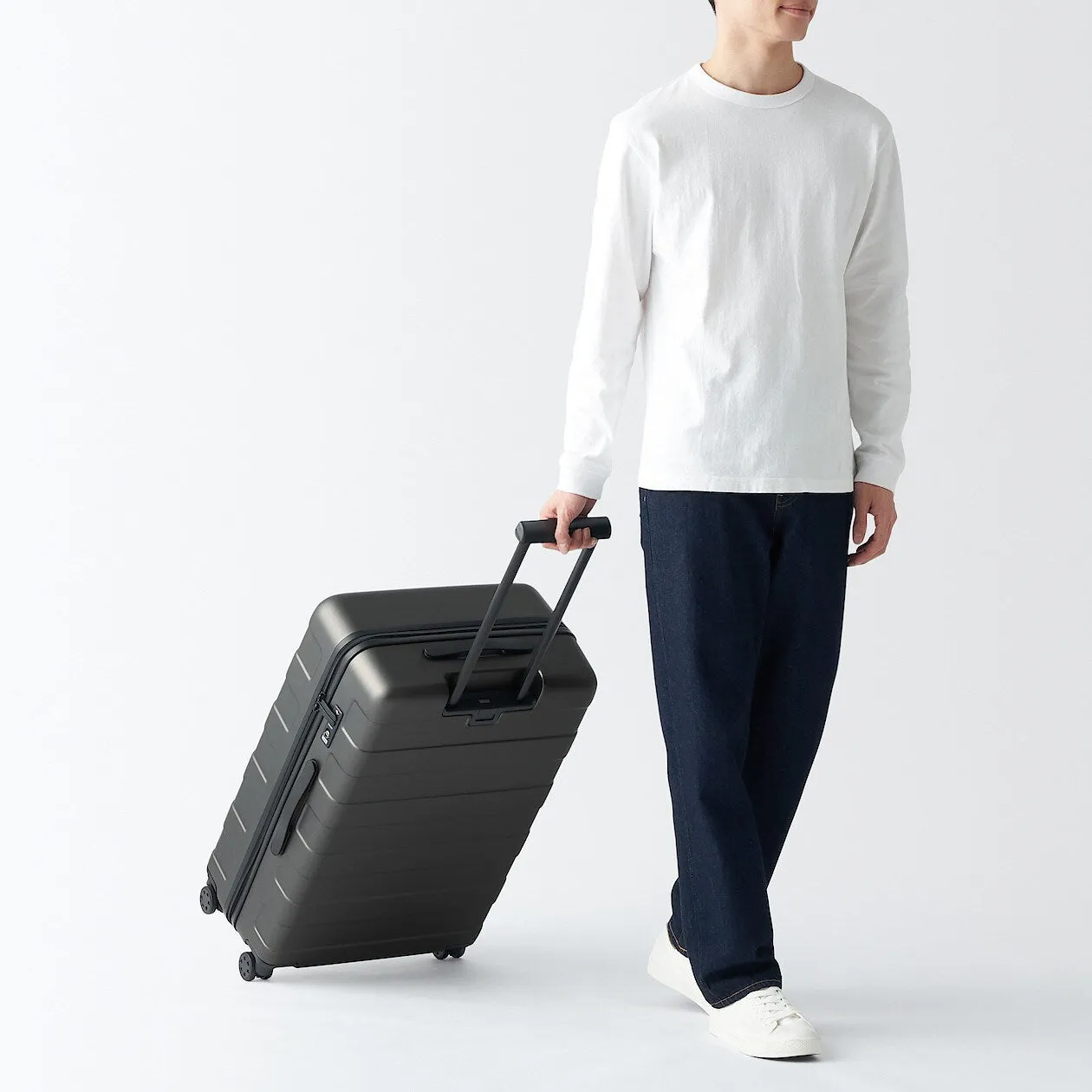 Hard Shell Suitcase - 75L (71.5cm)