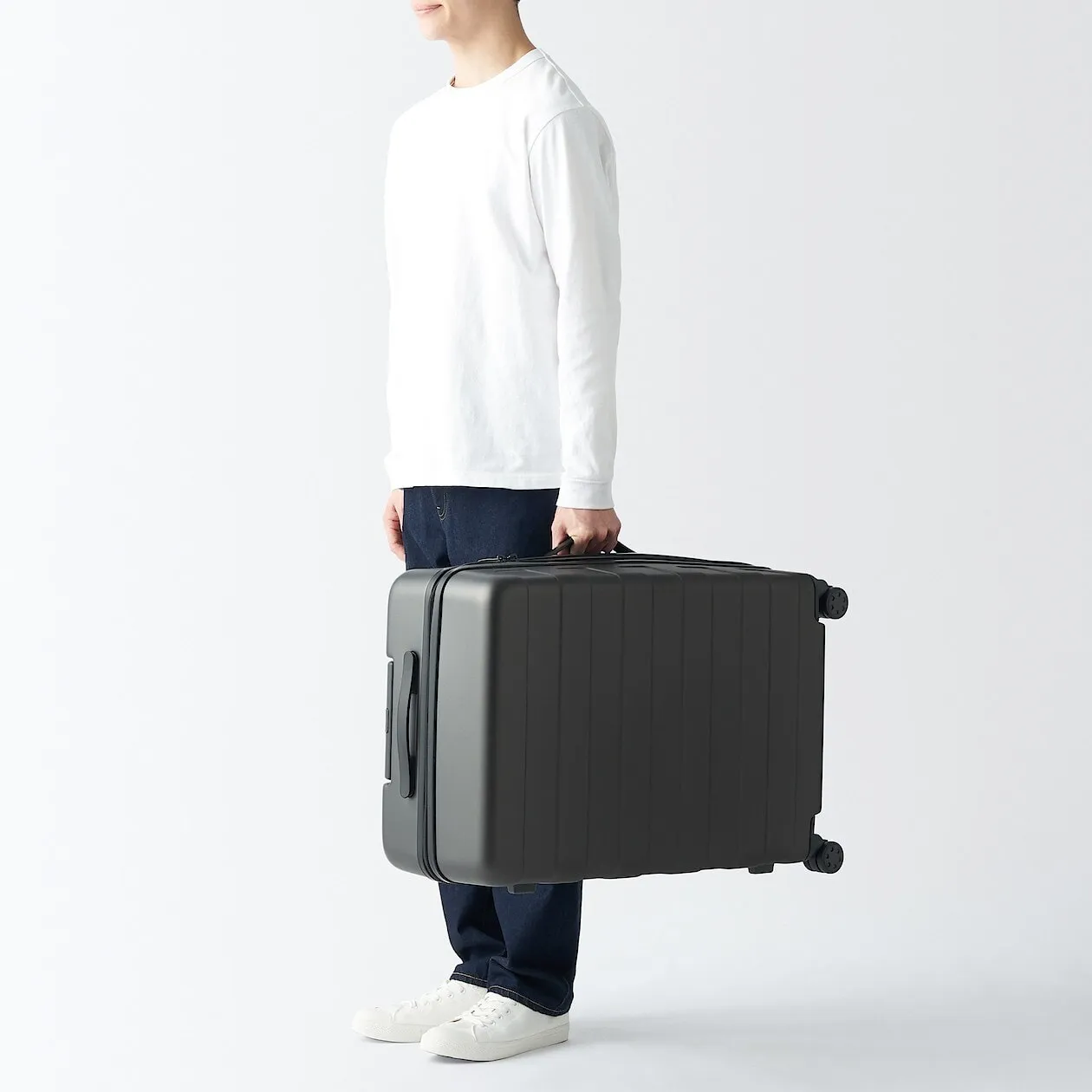 Hard Shell Suitcase - 75L (71.5cm)