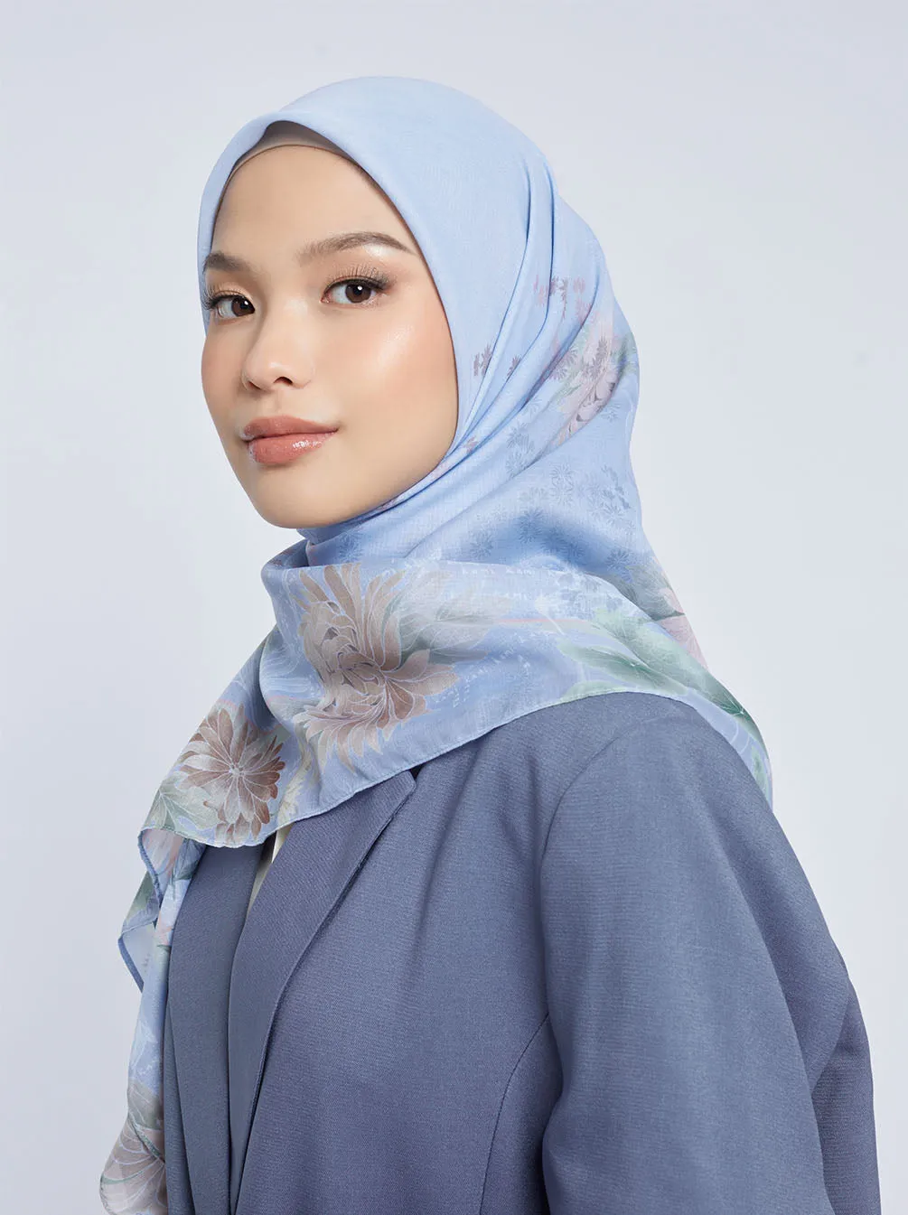 HARUNA FLOWERS SIGNATURE SCARF MISTY BLUE