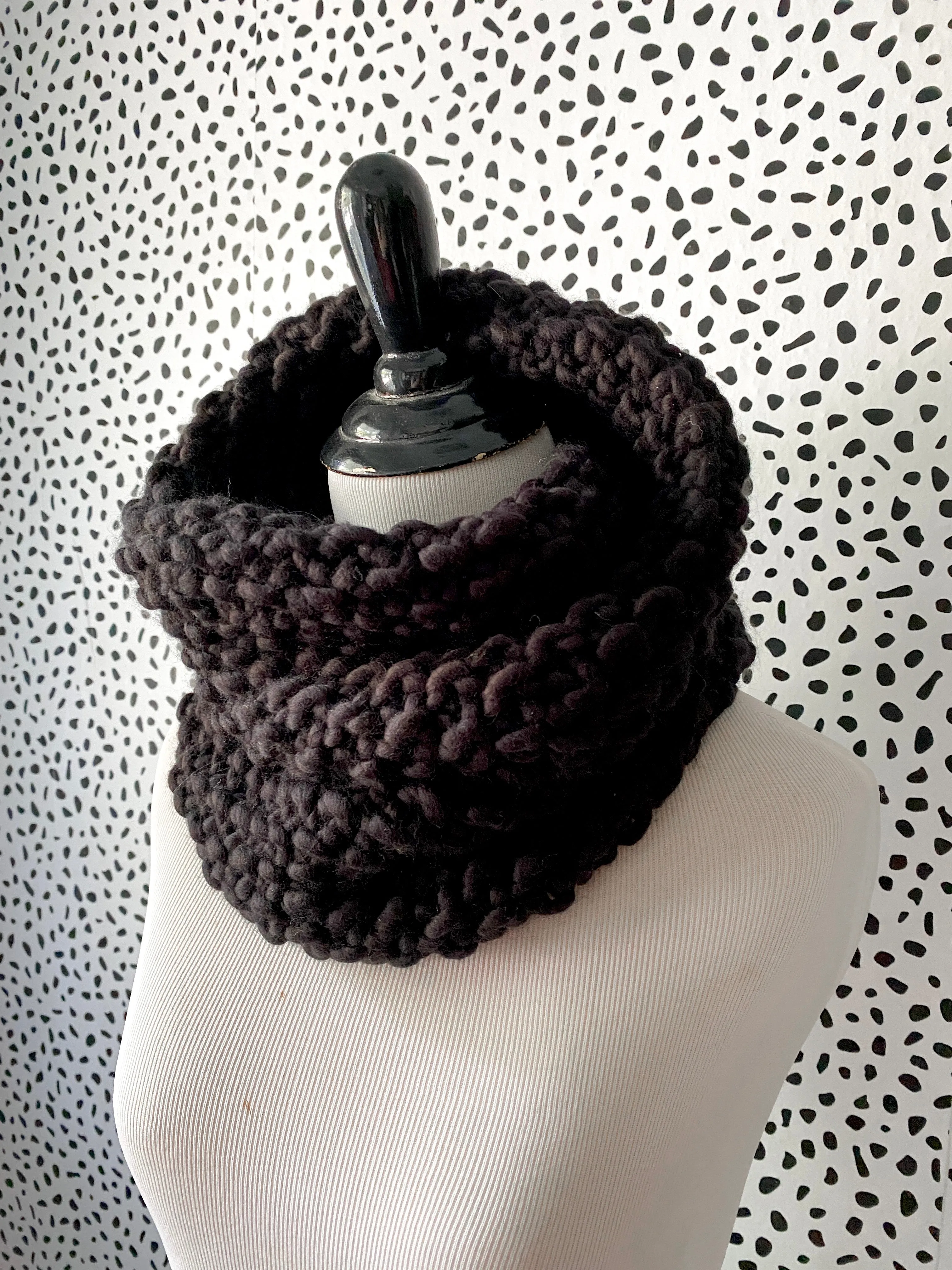 Merino Bubble Fluff Cowl in Black