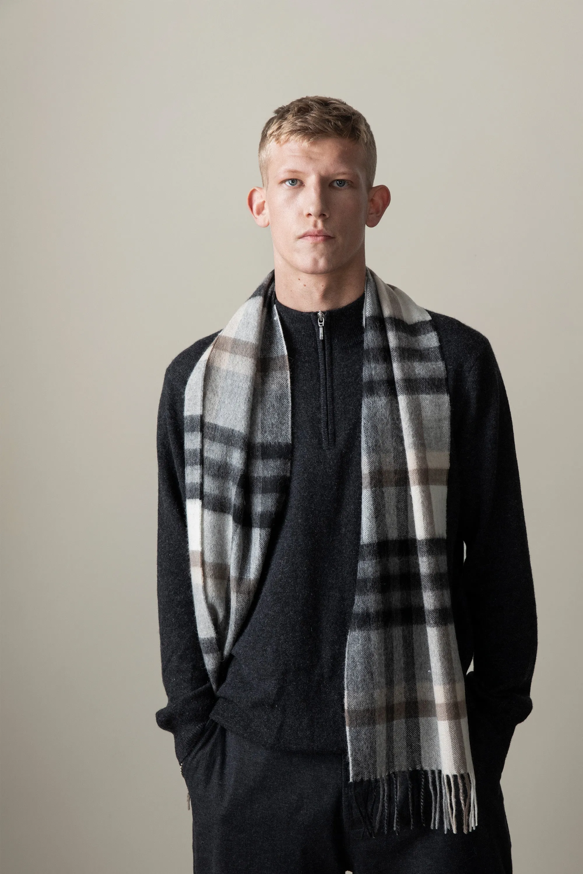 Tartan 2 Lambswool Scarf - Black Grey