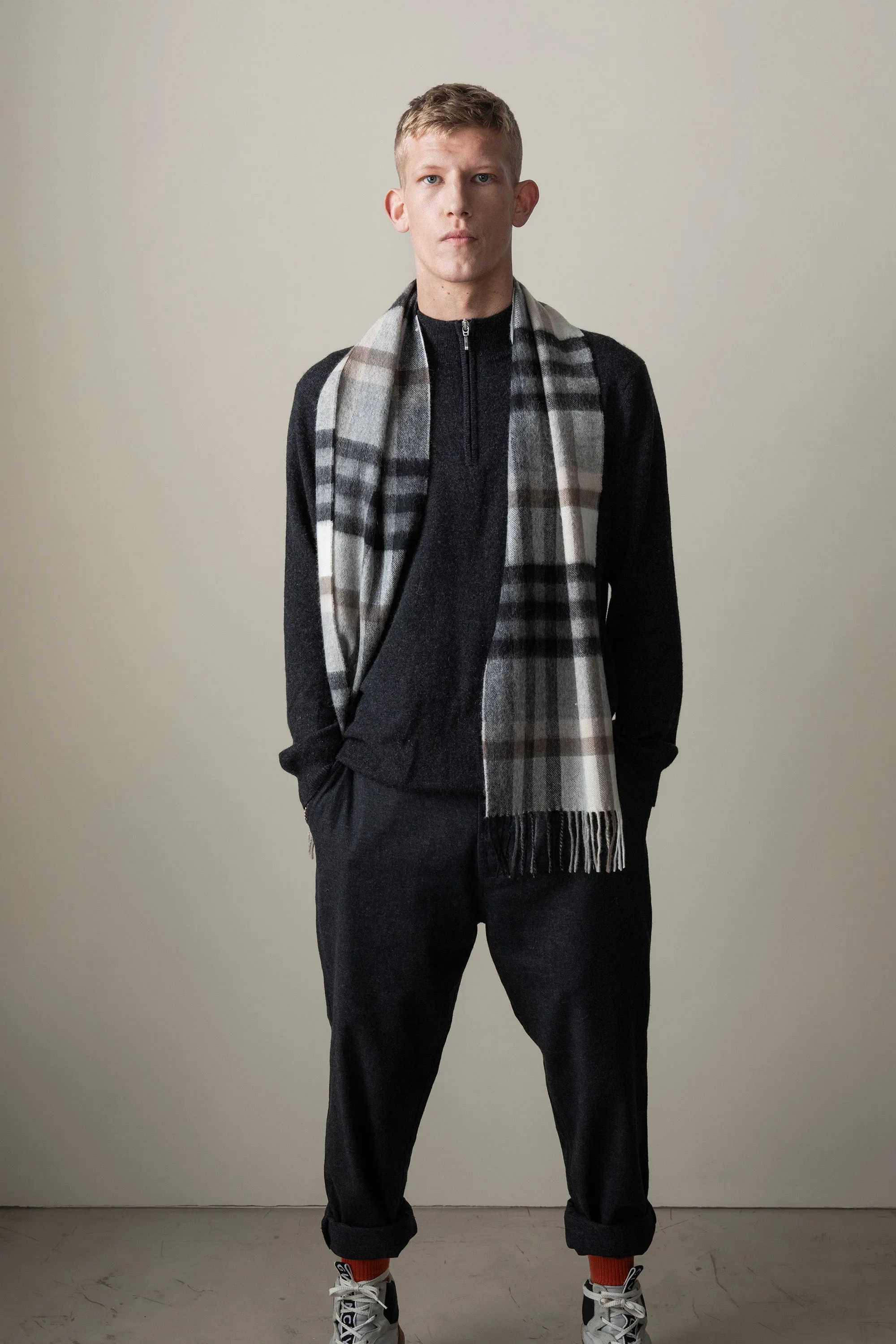 Tartan 2 Lambswool Scarf - Black Grey